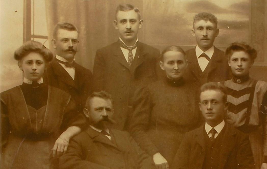 Lorentz Hansen Skipper og Mette-Marie Vestergaard Skipper med deres børn, ca. 1905